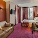 Les Jardins Du Marais Hotel 4*