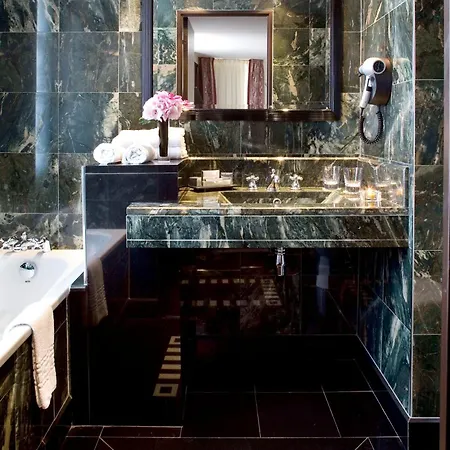 Les Jardins Du Marais Hotell 4*