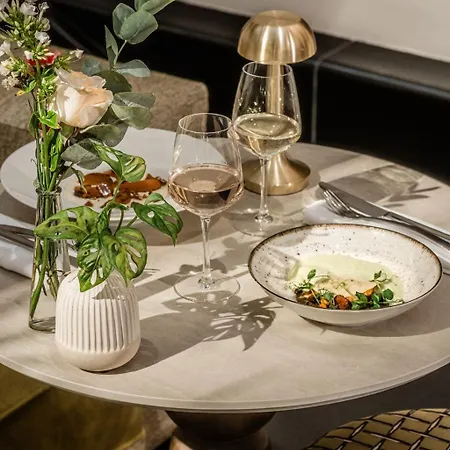 Les Jardins Du Marais Hotel 4*