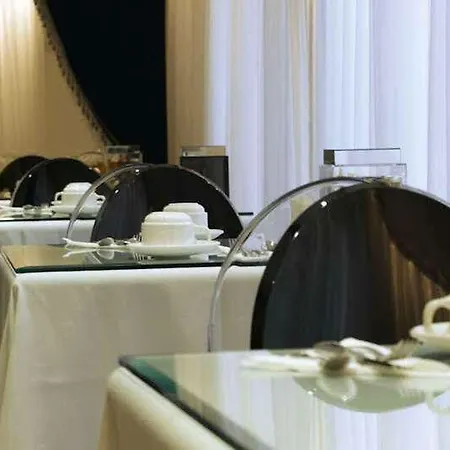 Les Jardins Du Marais Hotell 4*