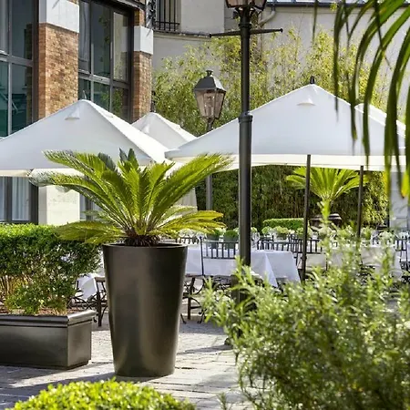 Les Jardins Du Marais Hotell 4*