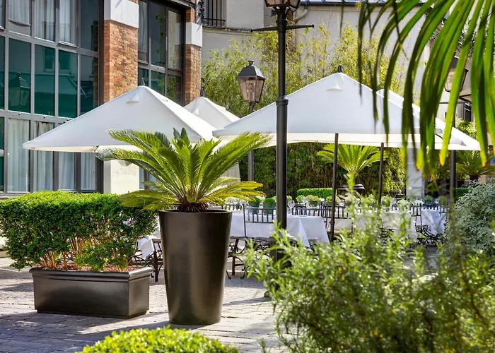 Les Jardins Du Marais Hotell 4*