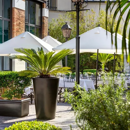 Les Jardins Du Marais Hotel 4*